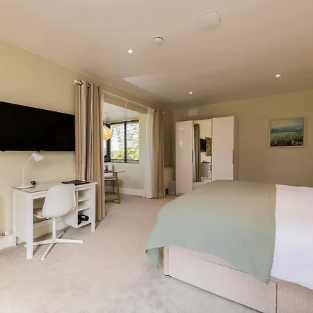 Mount Barker 4* Swords